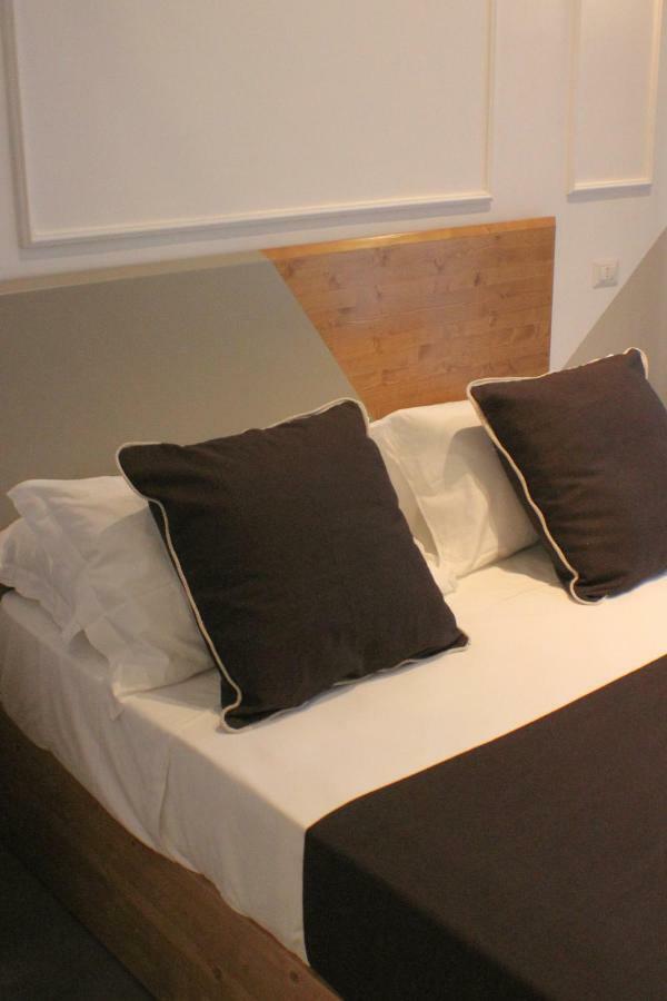 Be Italian Flat Piazza Bovio 22 Hotel เนเปิลส์ ภายนอก รูปภาพ
