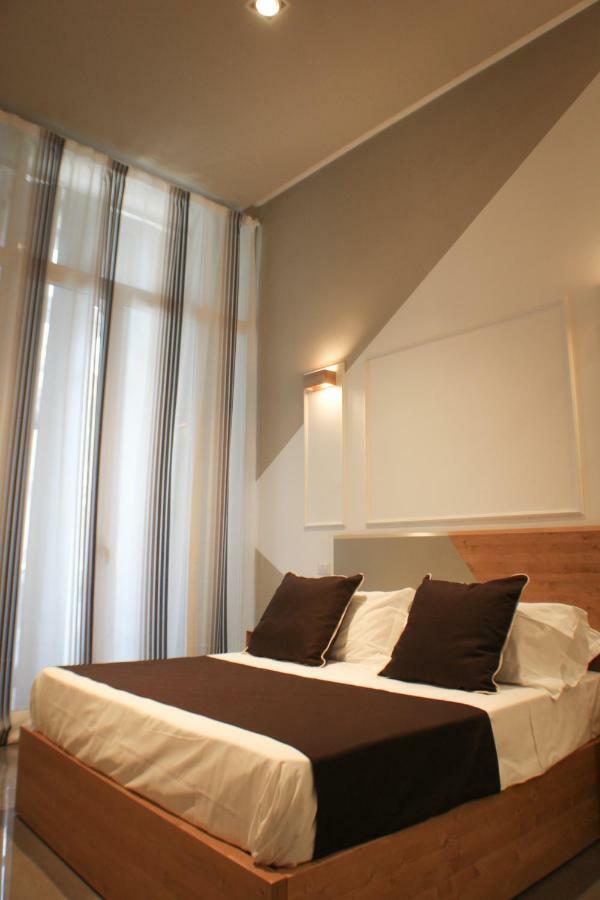 Be Italian Flat Piazza Bovio 22 Hotel เนเปิลส์ ภายนอก รูปภาพ