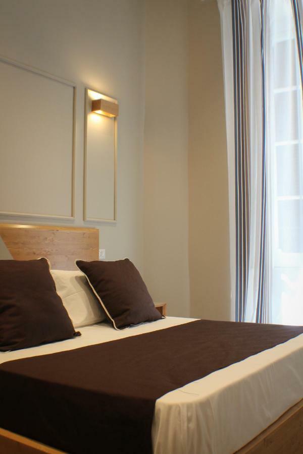 Be Italian Flat Piazza Bovio 22 Hotel เนเปิลส์ ภายนอก รูปภาพ