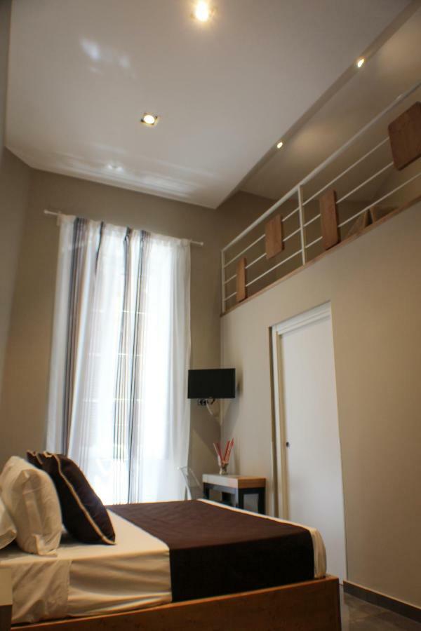 Be Italian Flat Piazza Bovio 22 Hotel เนเปิลส์ ภายนอก รูปภาพ